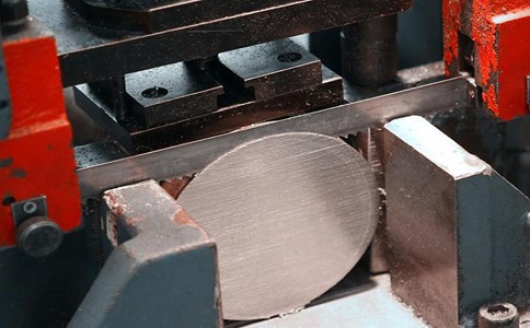 临高造成带锯条牙齿碎裂或折断的几点原因！